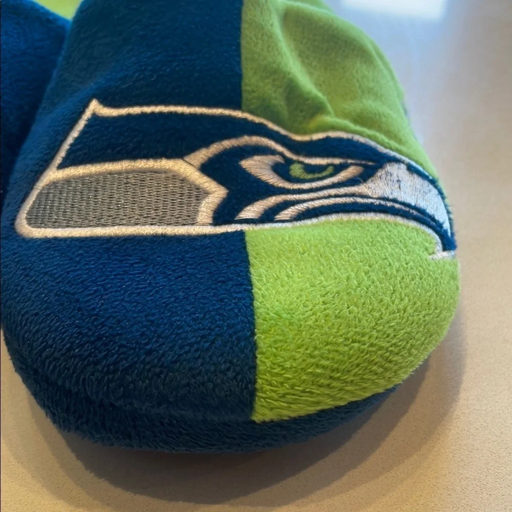 Forever Collectibles NFL Seattle Seahawks Rush Green Slippers, Size L (11-12)